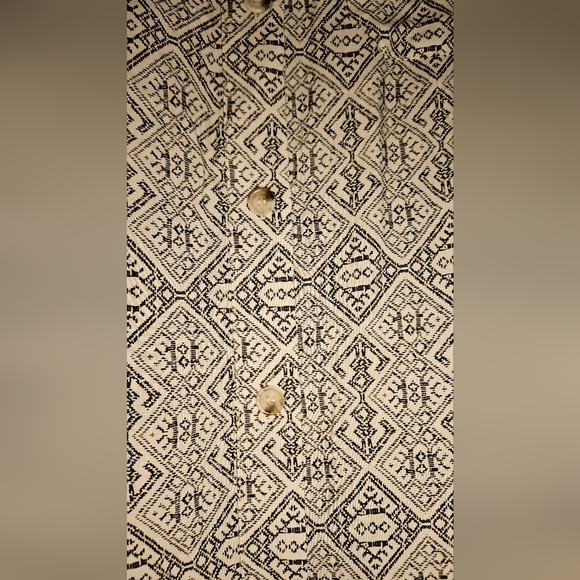 DRESS FORUM Piper Button down shirt dreas. White/black printed. Size medium NWT - Picture 10 of 15